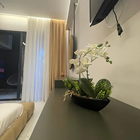 Cahani Lux *